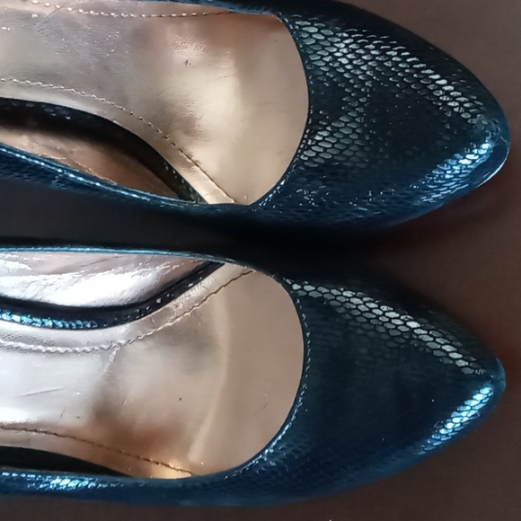 Shoes - Picture 2 of 3